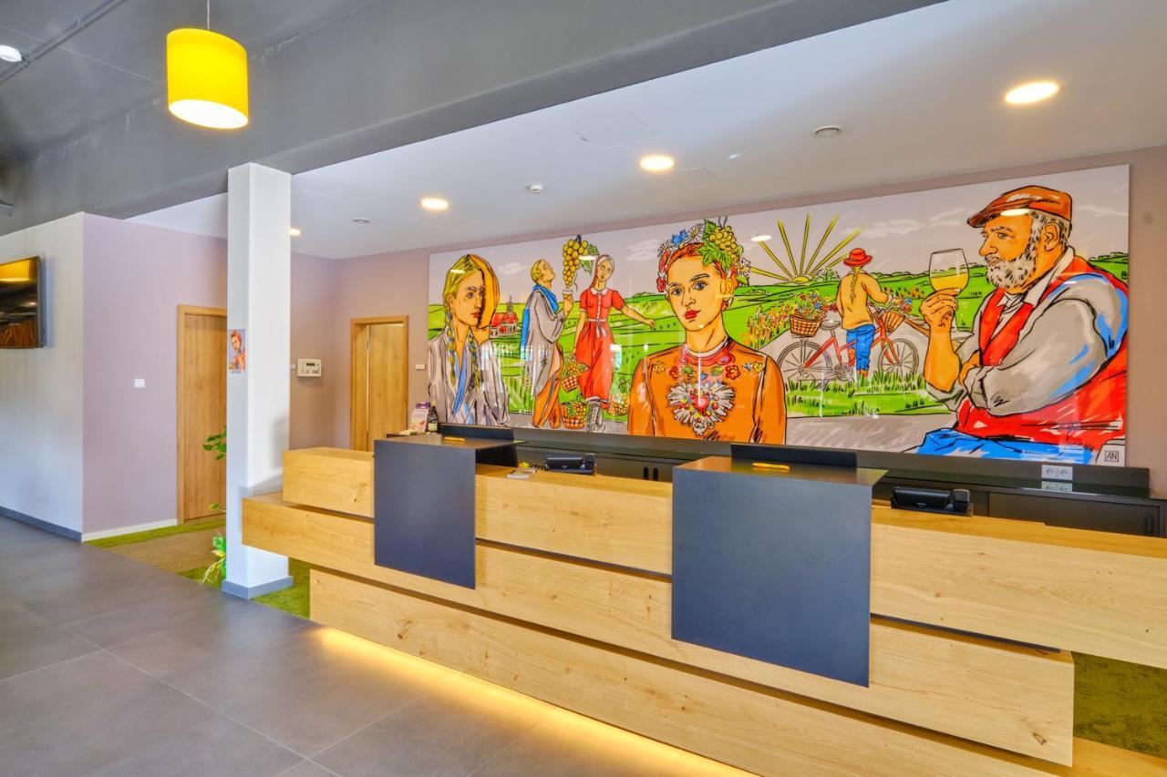 Sonnenhotel Weingut Roemmert Und Wellness